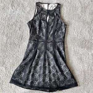 Junior Women’s (M) Black & Beige Sheer Lace Keyhole Sleeveless Dress